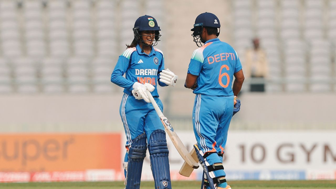 Indian Women's Cricket Team (4)