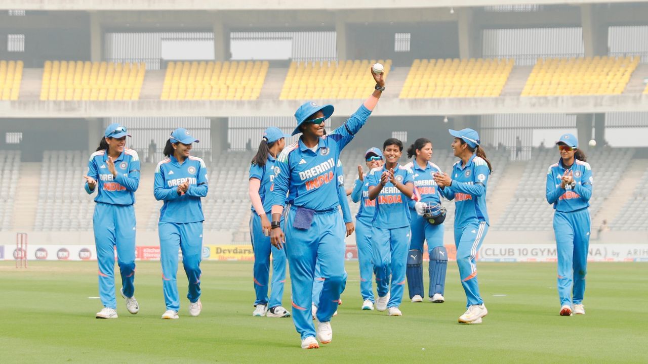 Indian Women's Cricket Team (5)