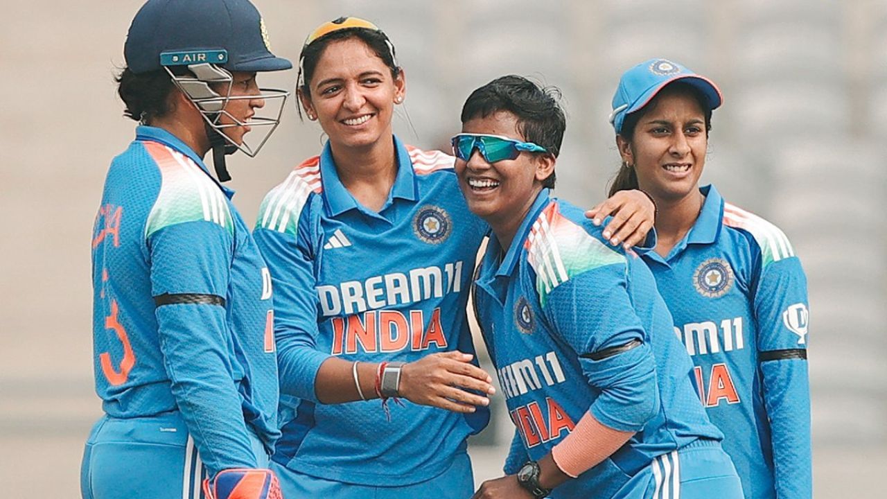 Indian Women's Cricket Team (7)