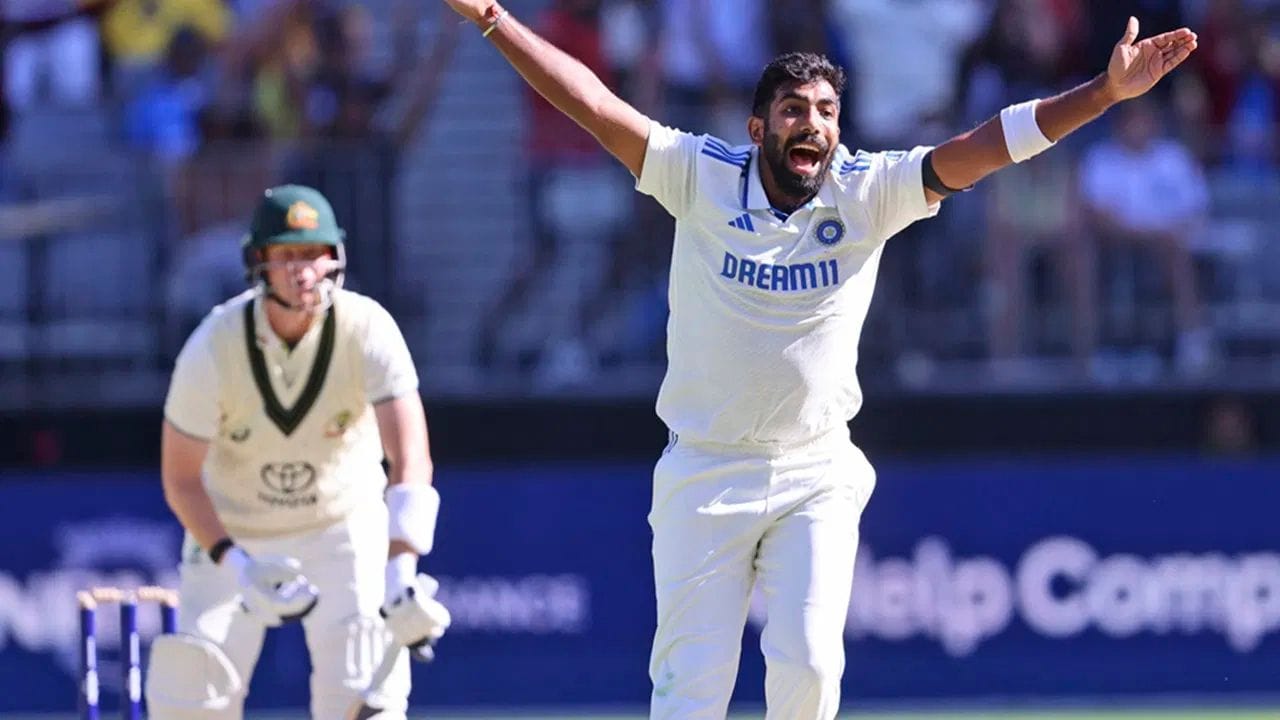 જો ટીમ ઈન્ડિયાને વર્લ્ડ ટેસ્ટ ચેમ્પિયનશિપની ફાઈનલમાં પહોંચવું હોય તો તેમના માટે સૌથી સરળ રસ્તો એ છે કે ઓસ્ટ્રેલિયા સામે એક પણ મેચ ન હારવી. હાલમાં ટેસ્ટ શ્રેણી 1-1થી બરાબર છે. જો ટીમ ઈન્ડિયા બાકીની ત્રણ મેચોમાં એક પણ મેચ હારશે નહીં અને 4-1થી જીતશે તો તે ફાઈનલમાં પહોંચી જશે. એટલું જ નહીં, જો ટીમ ઈન્ડિયા 3-1થી જીતી જાય તો પણ ફાઈનલમાં સીધી એન્ટ્રી મળી જશે.