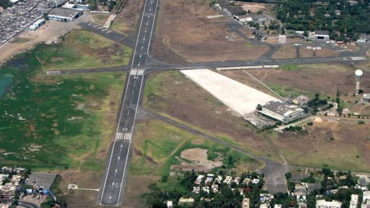 દરેક દેશમાં ઘણા અદ્ભુત એરપોર્ટ છે, જેની ગણતરી ટોચના એરપોર્ટમાં થાય છે, પરંતુ શું તમે જાણો છો કે ભારતનું પહેલું એરપોર્ટ ક્યાં છે અને તેનું નામ શું છે ? ત્યારે આ લેખમાં તેના વિશે જાણીશું.