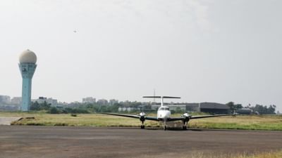 પરિવહનનું સૌથી ઝડપી માધ્યમ ફ્લાઇટ દ્વારા મુસાફરી કરવાનું છે. ફ્લાઇટના કારણે જ વિશ્વના એક દેશથી બીજા દેશમાં જવાનું સરળ બન્યું છે. આપણે બધા જાણીએ છીએ કે એરપોર્ટ વિના ફ્લાઈટ્સનું ટેકઓફ કરવું શક્ય નથી.