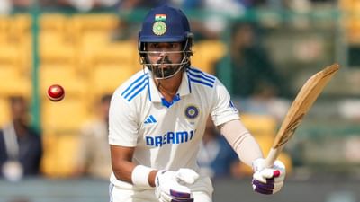 ભારત અને ઓસ્ટ્રેલિયા વચ્ચે બોક્સિંગ ડે ટેસ્ટ શરૂ થઈ ગઈ છે. 2024-25 બોર્ડર-ગાવસ્કર ટ્રોફીની આ ચોથી ટેસ્ટ છે. બંને ટીમો વચ્ચેની આ મેચ મેલબોર્ન ક્રિકેટ ગ્રાઉન્ડ પર રમાઈ રહી છે. ટીમ ઈન્ડિયાના સ્ટાર બેટ્સમેન કેએલ રાહુલ માટે આ મેચ ખૂબ જ ખાસ છે.