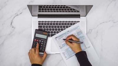 ભારત ડિજિટલ થઈ રહ્યું છે. રોકડ પૈસા સિવાય પણ બીજા માધ્યમથી ચૂકવણી થઈ રહી છે.ડિજિટલ વ્યવ્હાર વધ્યો છે. પરંતુ જાણકારી ન હોવાને કારણે નાગરિકોને પોતાનું નુકસાન પણ થાય છે. તો આજે આપણે ચેક વિશે એક એવી જાણકારી વિશે વાત કરીશું, જે હજુ પણ મોટાભાગના લોકો જાણતા નથી.