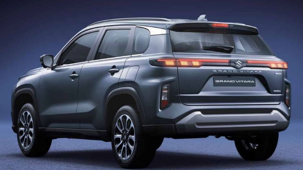 Maruti e Vitara : સિંગલ ચાર્જ રેન્જ - મારુતિ સુઝુકી તેની પ્રથમ ઇલેક્ટ્રિક કારને શાનદાર રેન્જ સાથે રજૂ કરશે. આગામી E Vitara 500 કિમીની સંભવિત સિંગલ ચાર્જ રેન્જ (MIDC) સાથે ઓફર કરી શકાય છે. ભારતમાં તે Tata Curve EV, Mahindra BE 6 અને આગામી Hyundai Creta EV સાથે સ્પર્ધા કરશે.
