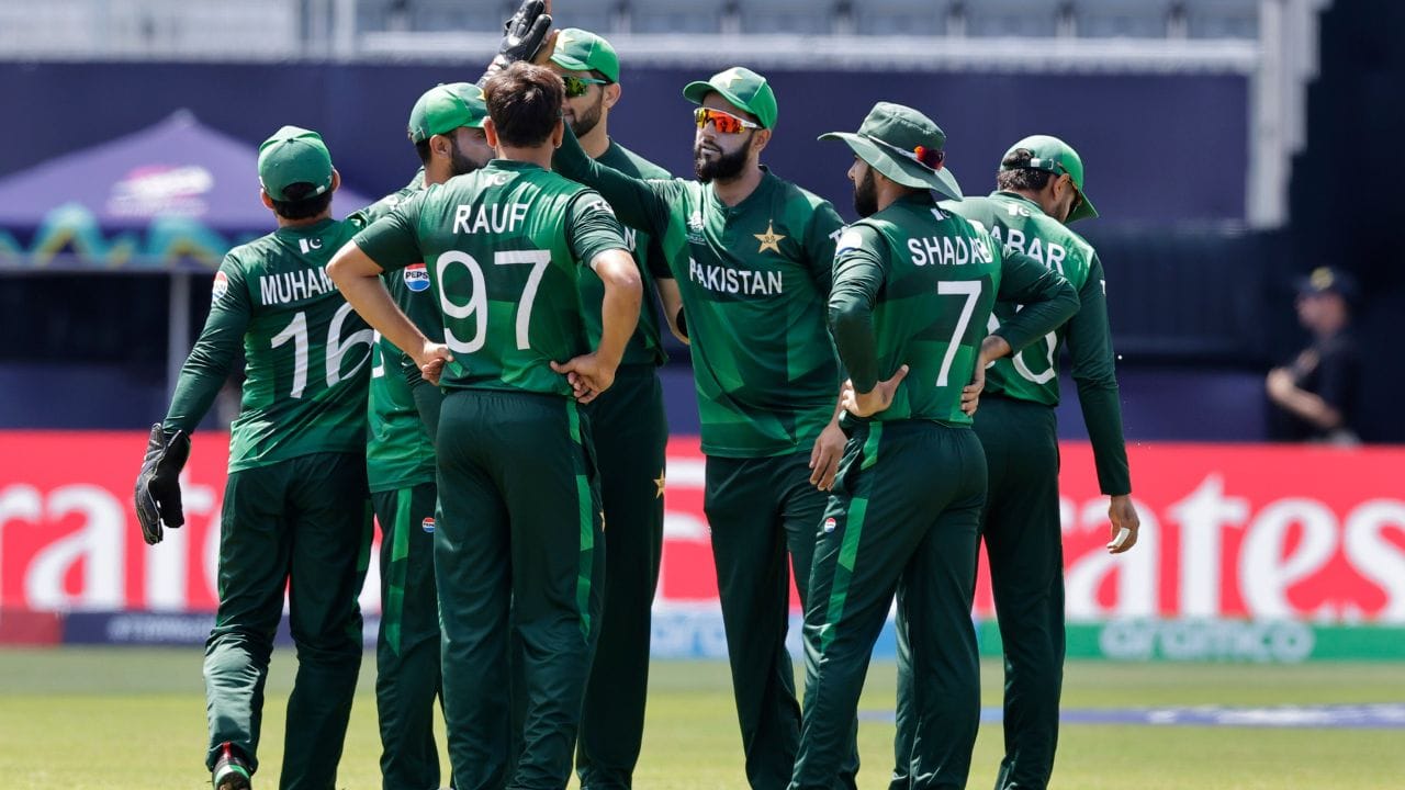 નોંધનીય બાબત એ છે કે આ બંને એ જ ખેલાડી છે જે અગાઉ નિવૃત્તિ લઈને આંતરરાષ્ટ્રીય ક્રિકેટમાં પરત ફર્યા હતા. આમિરના નિવૃત્તિના સમાચાર પાકિસ્તાને દક્ષિણ આફ્રિકામાં T20 શ્રેણી ગુમાવ્યા બાદ સામે આવ્યા હતા. (All Photo Credit : PTI)