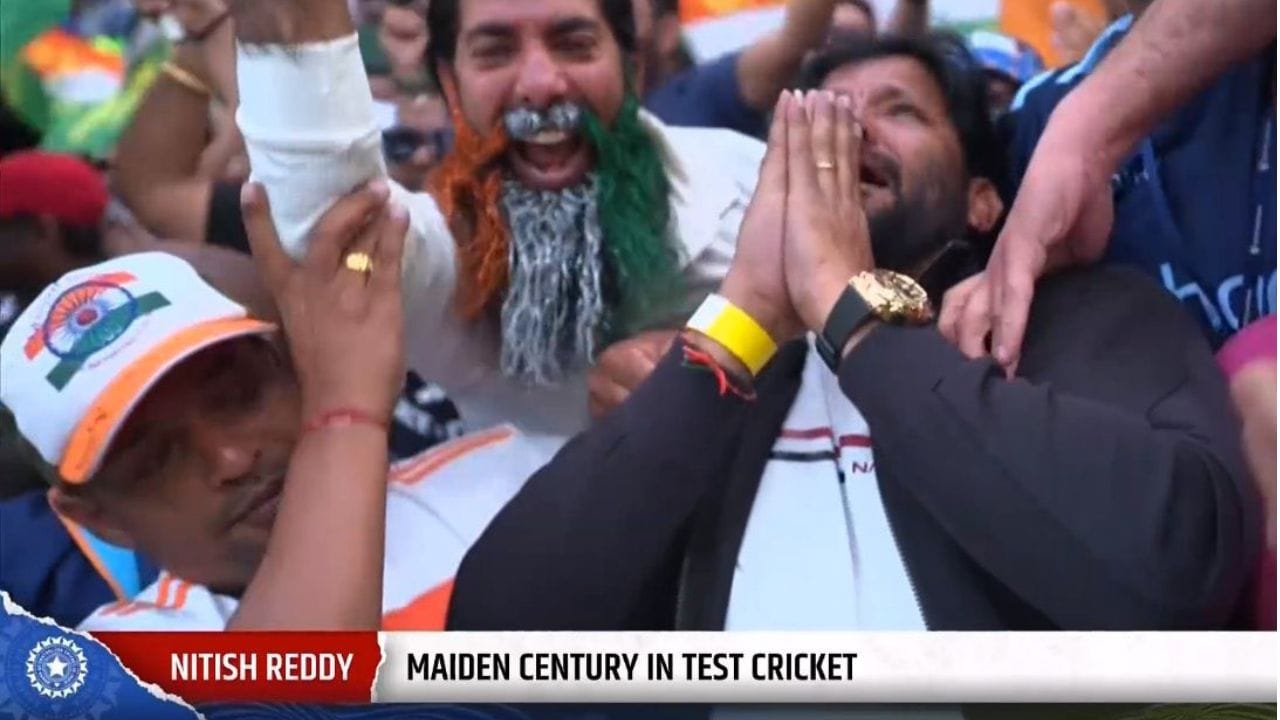 નીતિશ રેડ્ડીએ મેલબોર્નના મેદાન પર રેકોર્ડબ્રેક સદી ફટકારી હતી. સ્ટેડિયમમાં હાજર હજારો ચાહકો તેની સદીને વધાવી રહ્યા હતા. પરંતુ આ હજારો ચાહકોમાં એક વ્યક્તિ એવી હતી જે હસતી પણ હતી અને રડતી પણ હતી. આ એ જ વ્યક્તિ હતા જેમણે નીતીશ રેડ્ડીને ફ્લાવરથી ફાયર બનાવ્યો. આ વ્યક્તિ બીજું કોઈ નહીં પણ નીતિશના પિતા મુત્યાલા રેડ્ડી હતા.