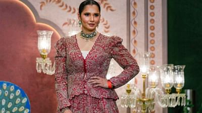 ભારતની પ્રખ્યાત ટેનિસ સ્ટાર સાનિયા મિર્ઝા માત્ર તેની રમત જ નહીં પરંતુ તેની અંગત જિંદગીને કારણે પણ ચર્ચામાં રહે છે. ભૂતપૂર્વ પાકિસ્તાની ક્રિકેટર શોએબ મલિક સાથેના તેના સંબંધોએ ઘણી હેડલાઈન્સ બનાવી હતી. જોકે હવે બંને છૂટાછેડા દ્વારા અલગ થઈ ગયા છે.