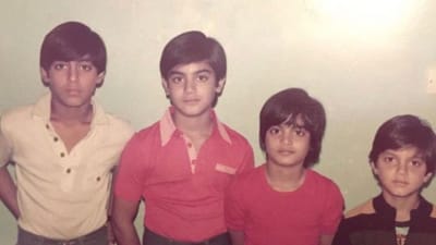 સોહેલ સલીમ અબ્દુલ રશીદ ખાનનો જન્મ 20 ડિસેમ્બર 1970 રોજ થયો છે, તે એક ભારતીય અભિનેતા, લેખક, ફિલ્મ નિર્દેશક અને નિર્માતા છે જે મુખ્યત્વે બોલિવુડ ઈન્ડસ્ટ્રીમાં કામ કરે છે.