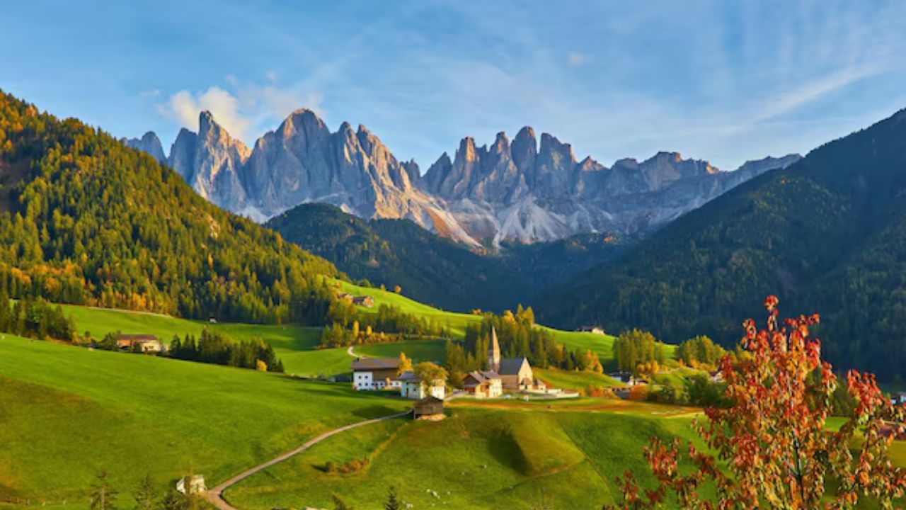 સ્વિત્ઝર્લેન્ડ (યુરોપ) - સ્વિત્ઝર્લેન્ડ પણ યુરોપમાં એક દેશ છે અને તેની માથાદીઠ જીડીપી 1,05,670 ડોલર છે. આ દેશની વસ્તી 8.70 મિલિયન છે. આ દેશ વિશ્વભરના સૌથી મોટા પર્યટક આકર્ષણોમાંથી એક છે.