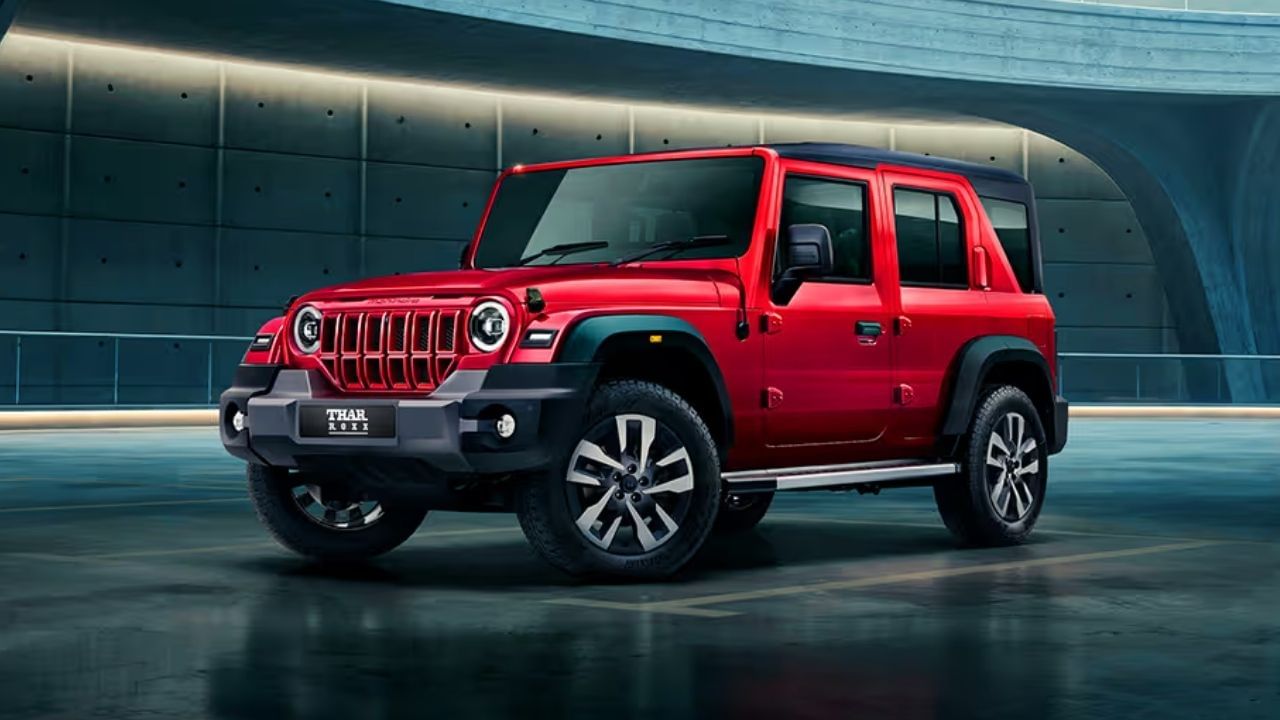 સૌથી વધુ ડિસ્કાઉન્ટ મહિન્દ્રા થારના અર્થ એડિશન પર છે. તેના LX ટ્રિપ વેરિઅન્ટ્સ પર 3 લાખ રૂપિયાથી વધુનું ડિસ્કાઉન્ટ મળી રહ્યું છે. 