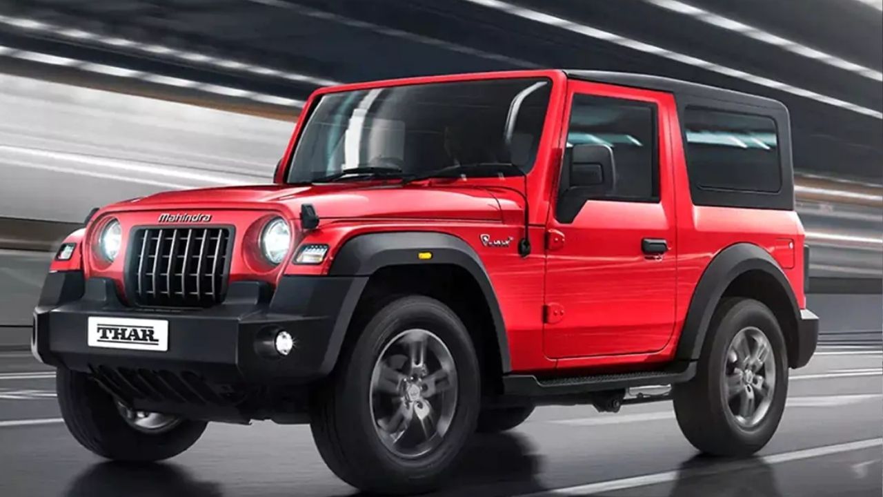 હવે મોટા સમાચાર એ છે કે કંપની તેના 3-ડોર મોડલ થારના અલગ-અલગ વેરિએન્ટ્સ પર મોટી છૂટ આપી રહી છે. મહિન્દ્રા થારના 3 ડોર મોડલના અલગ-અલગ વેરિઅન્ટ પર 56 હજારથી 3 લાખ રૂપિયા સુધીનું ડિસ્કાઉન્ટ મળી રહ્યું છે.