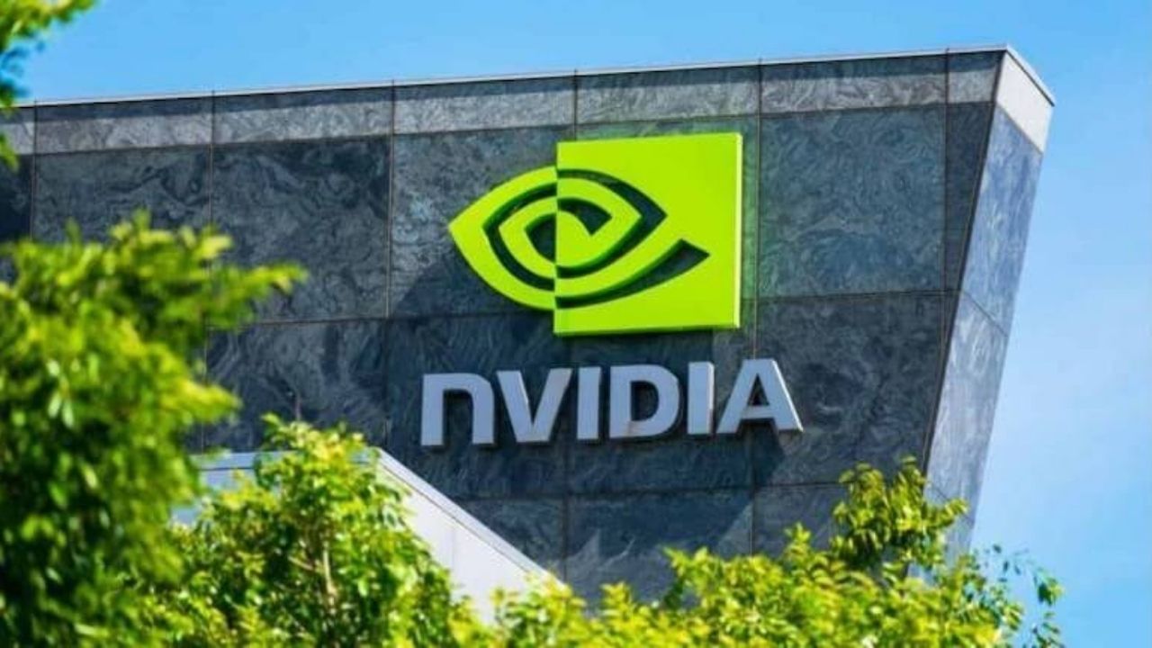 અમેરિકન કંપની NVIDIA માર્કેટ કેપિટલાઇઝેશનની દ્રષ્ટિએ વિશ્વની સૌથી મોટી સેમિકન્ડક્ટર કંપની છે, તેની માર્કેટ કેપ $3.334 ટ્રિલિયન છે.