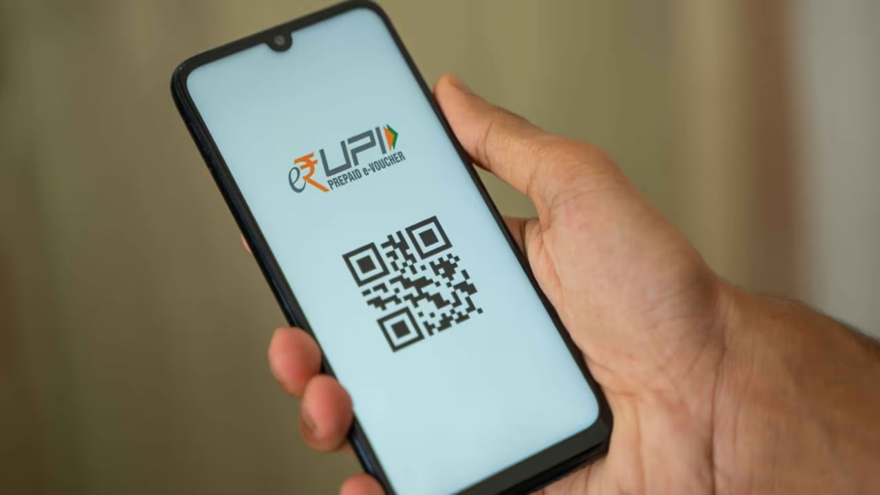 ભારતીય રિઝર્વ બેંક (RBI) એ 'UPI Lite' નો ઉપયોગ કરતા ગ્રાહકોને મોટી રાહત આપી છે. UPI લાઇટમાં વોલેટની મર્યાદા વધારીને 5,000 રૂપિયા અને પ્રતિ ટ્રાન્ઝેક્શન મર્યાદા વધારીને 1,000 રૂપિયા કરવામાં આવી છે.