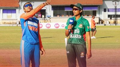 અંડર 19 મહિલા એશિયા કપમાં ટીમ ઈન્ડિયાનું શાનદાર પ્રદર્શન જારી રહ્યું છે. ટીમ ઈન્ડિયાએ સુપર 4 રાઉન્ડમાં બાંગ્લાદેશને 8 વિકેટે હરાવીને શાનદાર જીત નોંધાવી હતી. કુઆલાલંપુરમાં રમાઈ રહેલી આ ટૂર્નામેન્ટમાં બાંગ્લાદેશની ટીમ 20 ઓવરમાં 8 વિકેટે 80 રન જ બનાવી શકી હતી, જેના જવાબમાં ટીમ ઈન્ડિયાએ 12.1 ઓવરમાં આ લક્ષ્યાંક હાંસલ કરી લીધો હતો.