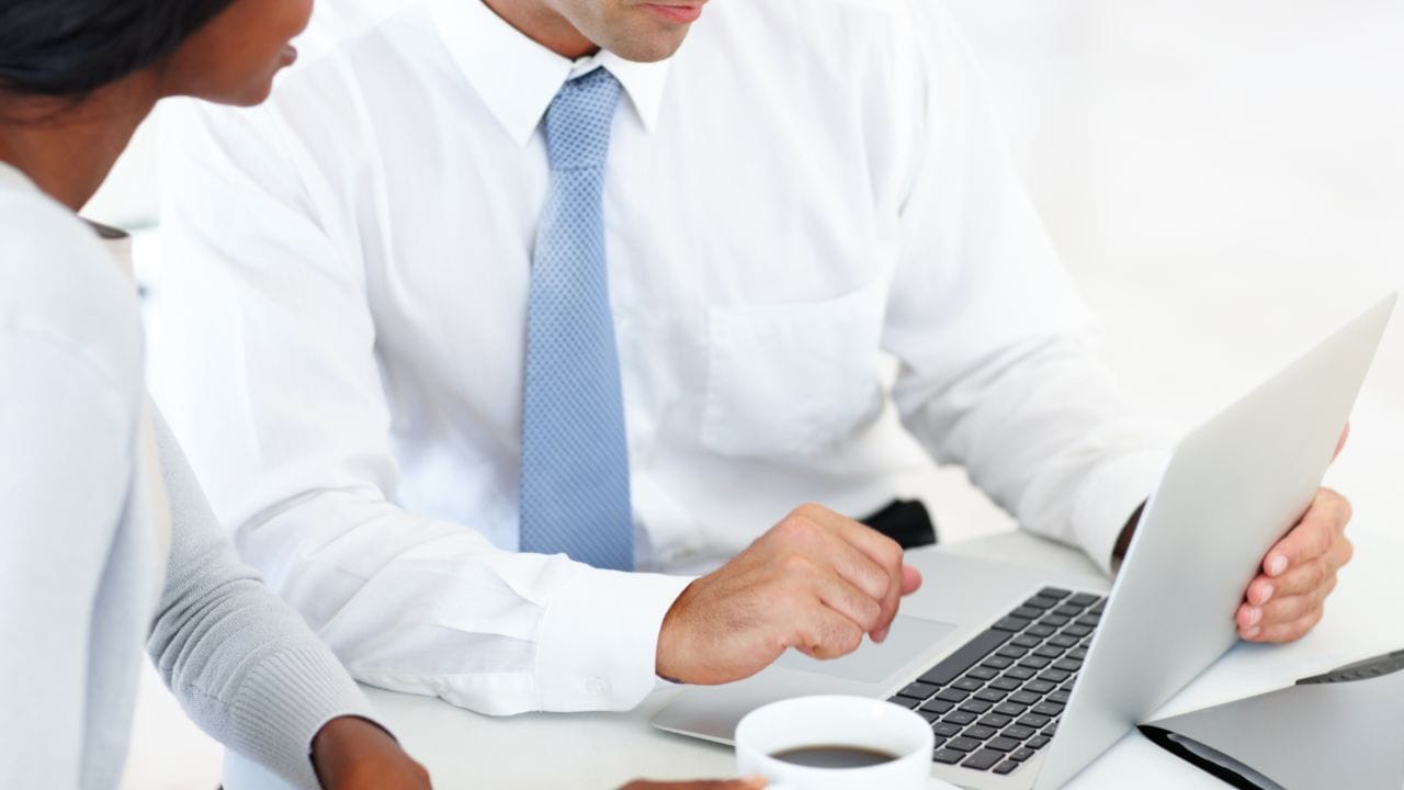 જો તમારા દરેક નવા કાર્યમાં અવરોધો આવે છે અને મહેનત કર્યા પછી પણ તમને સફળતા મળતી નથી, તો તે વાસ્તુ દોષનો સંકેત હોઈ શકે છે.