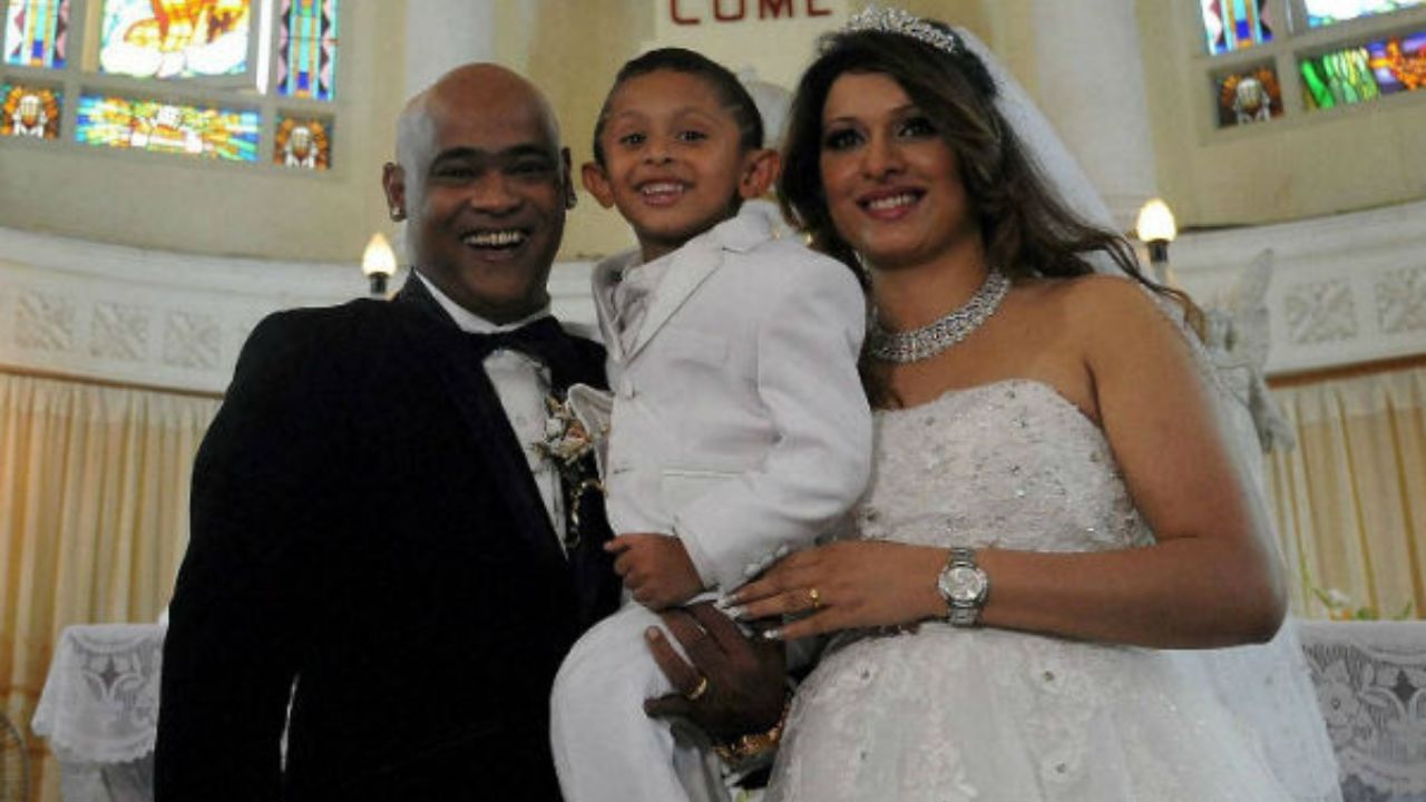 વિનોદ કાંબલી અને એન્ડ્રીયા હેવિટ 2014માં સેન્ટ પીટર્સ ચર્ચ, હિલ રોડ, બાંદ્રા ખાતે લગ્નના બંધનમાં જોડાયા હતા. તમને જાણીને નવાઈ લાગશે કે આ લગ્નમાં તેમનો પુત્ર પણ હાજર રહ્યો હતો. 