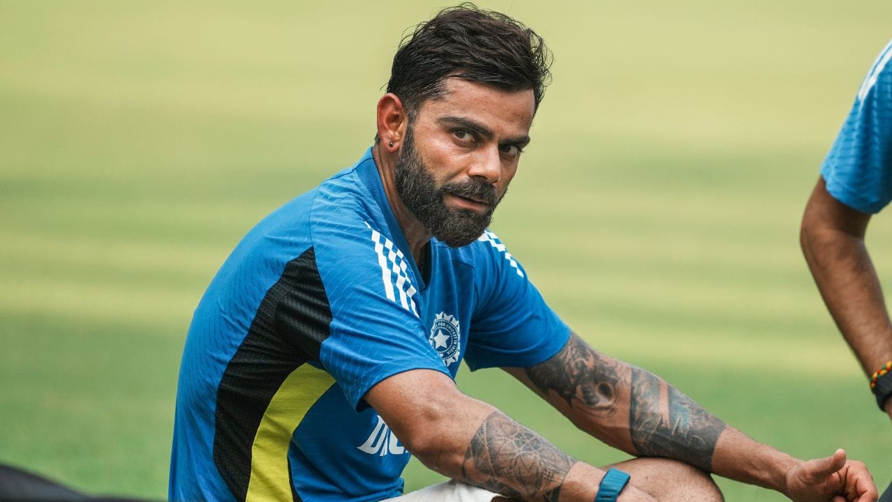 વિરાટ કોહલીએ હવે મેલબોર્ન ટેસ્ટ અને સિડની ટેસ્ટ માટે પોતાની રણનીતિ જાહેર કરી છે. તેણે કહ્યું, 'હવે રણનીતિ એ છે કે ક્રિઝ પર જઈને આપણી જગ્યાઓ સેટ કરવી. બને તેટલા બોલ રમો અને પછી તમારી રમતને આગળ લઈ જાઓ. સૌથી અગત્યની બાબત એ છે કે સંજોગોનો આદર કરવો. વિરાટ કોહલી પાસે પુનરાગમનની સારી તક છે કારણ કે તેનું બેટ મેલબોર્નમાં ઘણા રન બનાવે છે.