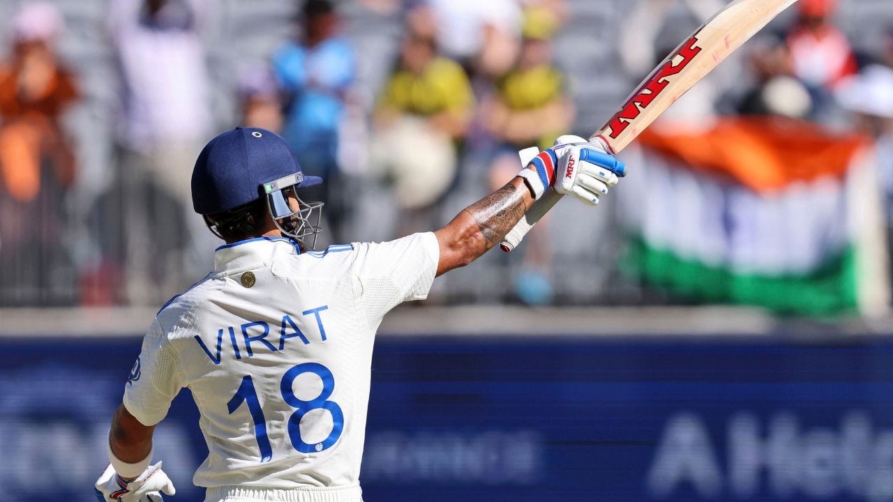 કોહલીને આ મેદાન પર રમવાનું ખૂબ જ ગમે છે. આવી સ્થિતિમાં, જો વિરાટ એડિલેડ ટેસ્ટમાં મોટી ઈનિંગ રમે છે, તો તે વિશેષ યાદીમાં 9 બેટ્સમેનોને પાછળ છોડી શકે છે. ટેસ્ટ ફોર્મેટમાં વિરાટ કોહલીએ ઓસ્ટ્રેલિયા સામે એડિલેડમાં 4 ટેસ્ટ મેચ રમી છે. જેમાં તેણે 63.62ની એવરેજથી 509 રન બનાવ્યા છે. જેમાં 3 સદી અને એક અડધી સદીનો સમાવેશ થાય છે. એટલે કે તે આ મેદાન પર ઘણા રન બનાવે છે અને લગભગ દરેક મેચમાં મોટી ઈનિંગ રમે છે.