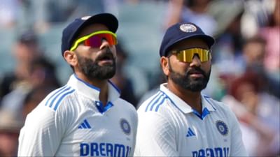 ટીમ ઈન્ડિયાના દિગ્ગજ બેટ્સમેન રોહિત શર્મા અને વિરાટ કોહલીનું ખરાબ ફોર્મ યથાવત છે. મેલબોર્ન ટેસ્ટમાં પણ આ ખેલાડીઓના બેટમાંથી રનનો વરસાદ જોવા નથી મળ્યો. આ બંને ખેલાડીઓ પોતાની ટેસ્ટ કારકિર્દીના અંતિમ તબક્કામાં છે. આવી સ્થિતિમાં તેના માટે આ પ્રવાસ ઘણો મહત્વનો છે. 