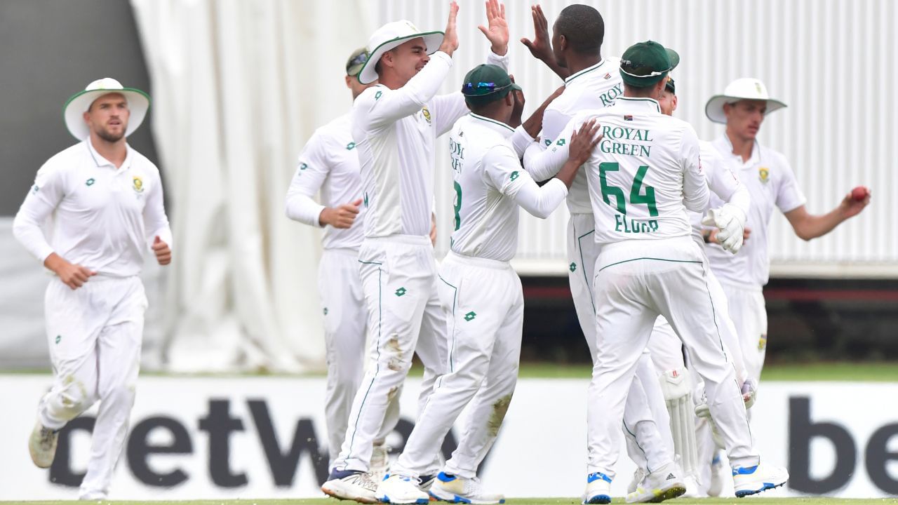 આવી સ્થિતિમાં જો દક્ષિણ આફ્રિકાની ટીમ પાકિસ્તાન સામે 2-0થી જીત મેળવે છે તો તે ફાઈનલ માટે ક્વોલિફાય થઈ જશે. આ સાથે જ 1-0થી જીત મેળવ્યા બાદ પણ ફાઈનલમાં સાઉથ આફ્રિકાની ટિકિટ કન્ફર્મ થઈ જશે. આ સિવાય જો સિરીઝ 1-1ની બરાબરી પર સમાપ્ત થાય છે તો પણ આફ્રિકા ફાઈનલમાં પહોંચવાનું મોટું દાવેદાર હશે. બીજી તરફ જો દક્ષિણ આફ્રિકા 0-2થી શ્રેણી હારી જશે તો પણ તે ફાઈનલની રેસમાં રહેશે, જોકે તેમણે અન્ય ટીમોના પરિણામો પર નિર્ભર રહેવું પડશે. (All Photo Credit : PTI)