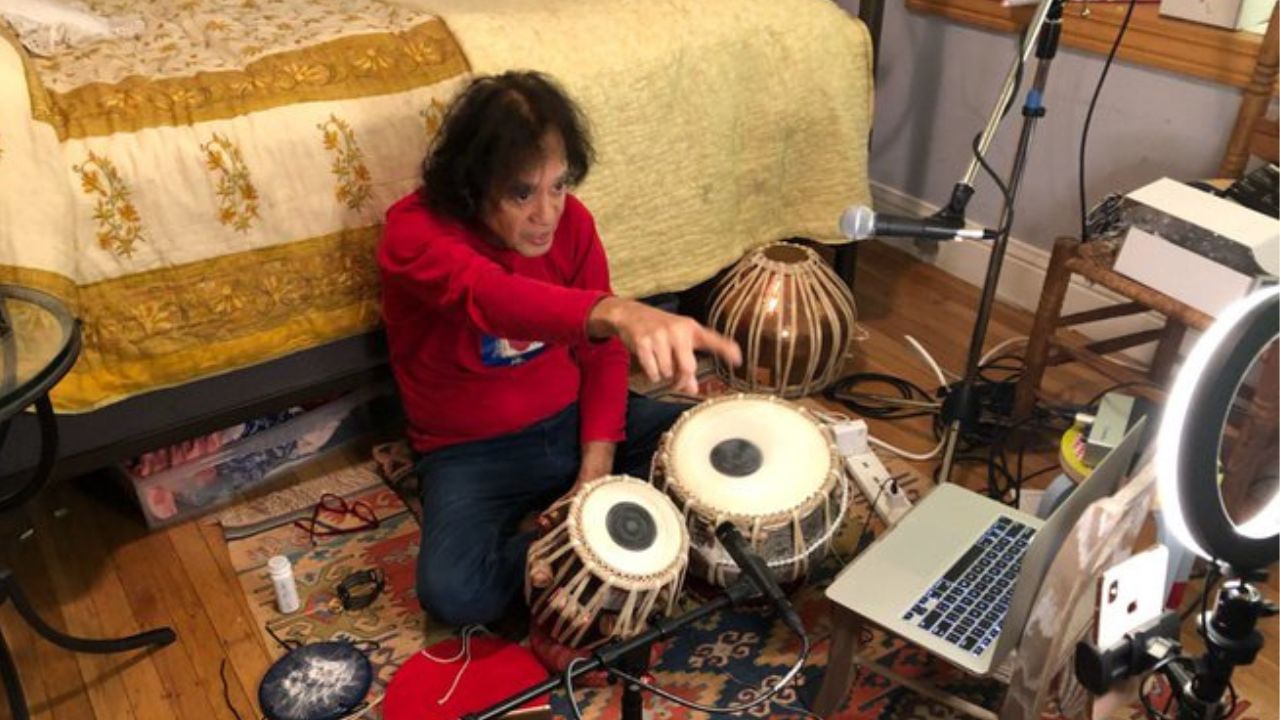 ઉસ્તાદ અલ્લાહ રખાએ બે વાર લગ્ન કર્યા હતા. તેમના પ્રથમ લગ્ન બાવી બેગમ સાથે થયા હતા અને તેમને ત્રણ પુત્રો, ઝાકિર હુસૈન, ફઝલ કુરેશી અને તૌફિક કુરેશી અને બે પુત્રીઓ ખુર્શીદ ઓલિયા ને કુરેશી અને રઝિયા હતા. તેમના બીજા લગ્ન ઝીનત બેગમ સાથે થયા હતા. જેમને એક પુત્રી રૂહી બાનો અને પુત્ર સાબીર હતો. રૂહી બાનુ 1980ના દાયકાની લોકપ્રિય ટીવી અભિનેત્રી હતી.