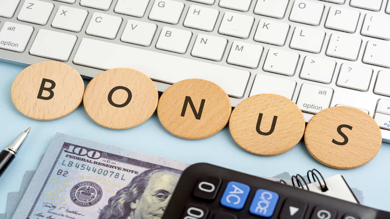 EFC લિમિટેડે સ્ટોક એક્સચેન્જને જણાવ્યું હતું કે અમે જાણ કરીએ છીએ કે કંપનીના બોર્ડ ઓફ ડિરેક્ટર્સે, અન્ય બાબતોની સાથે, 1:1 ના રેશિયોમાં બોનસ શેરના મુદ્દા પર વિચારણા અને મંજૂરી આપી છે. આ હેઠળ, પાત્ર રોકાણકારો એક શેર પર એક વધારાનો શેર મેળવી શકશે.