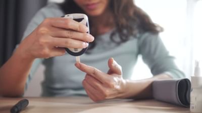 વિશ્વભરમાં કરોડો લોકો ડાયાબિટીસની સમસ્યા સામે ઝઝૂમી રહ્યા છે. આ રોગને કારણે શરીરના અન્ય અંગો પણ પ્રભાવિત થાય છે. ડાયાબિટીસને સાયલન્ટ કિલર પણ કહેવામાં આવે છે.