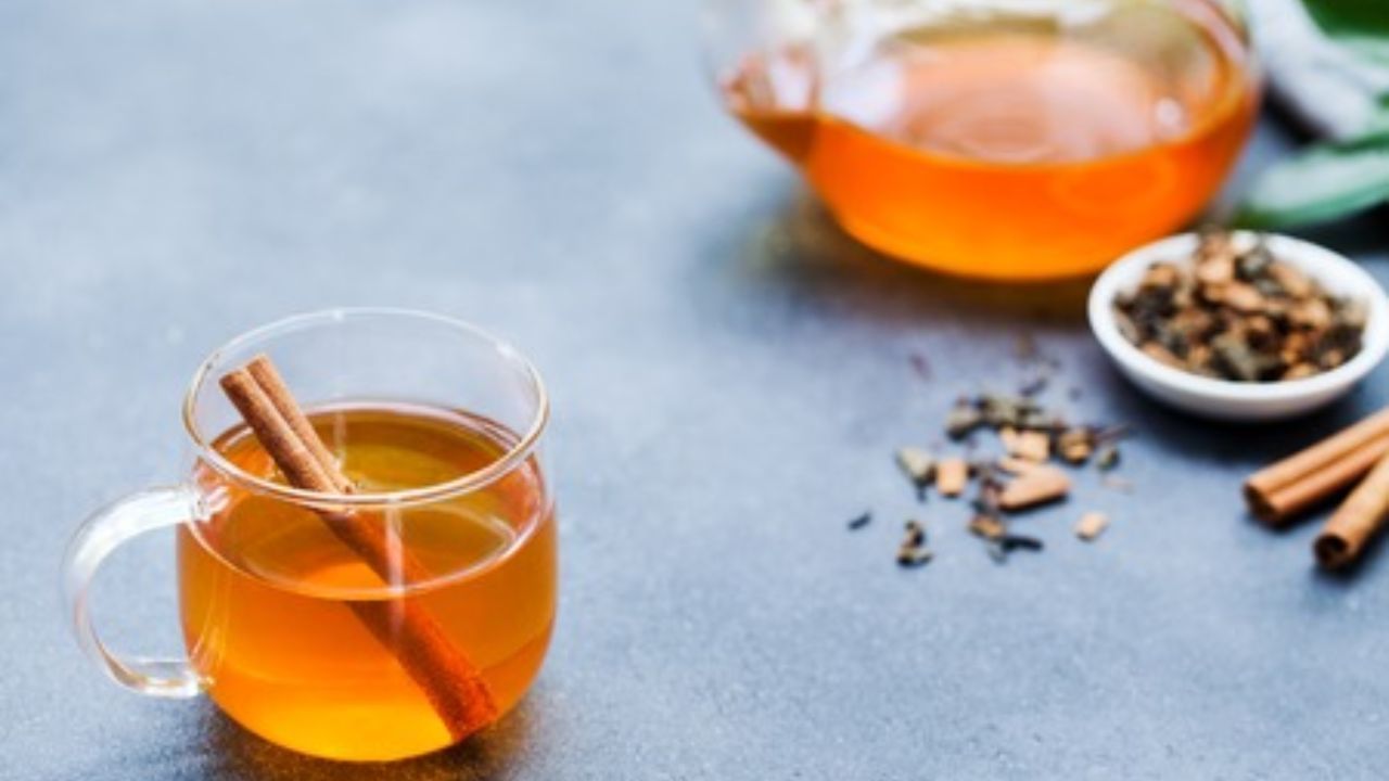 કેલ્શિયમ, પોટેશિયમ, એન્ટીઓક્સીડેન્ટ જેવા ઘણા પોષક તત્વો એલચીમાં જોવા મળે છે. એલચીનું પાણી અને તેની ચા ડાયાબિટીસના દર્દીઓ માટે ખૂબ જ ફાયદાકારક માનવામાં આવે છે. જો કે, આ બધું કરતા પહેલા, ચોક્કસપણે તમારા ડૉક્ટરની સલાહ લો.