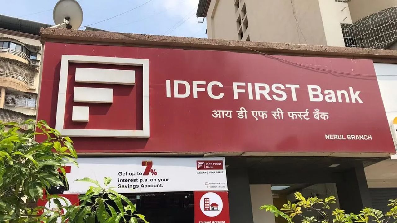 IDFC ફર્સ્ટ બેંક એકાઉન્ટ કેવી રીતે એક્ટિવ કરવું : IDFC ફર્સ્ટ બેંક એકાઉન્ટને એક્ટિવ કરવા માટે તમારે બેંકમાં અરજી સબમિટ કરવી પડશે. તમારે તમારા KYC સંબંધિત ડોક્યુમેન્ટ્સ સબમિટ કરવા પડશે, જેના પછી તમારું એકાઉન્ટ એક્ટિવ થઈ જશે અને તમારે તેના માટે એક પણ પૈસો ચૂકવવો પડશે નહીં. આરબીઆઈની ગાઈડલાઈન મુજબ કોઈ પણ બેંક એકાઉન્ટ એક્ટિવેટ કરવા માટે ચાર્જ લઈ શકતી નથી.
