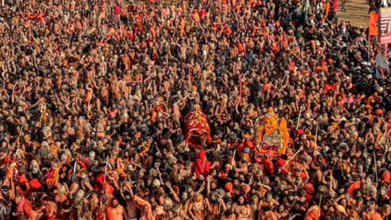 હાઇટેક લોસ્ટ એન્ડ ફાઉન્ડ રજીસ્ટ્રેશન સિસ્ટમ આવશે : ઉત્તર પ્રદેશ સરકારે 'ફિલ્મી મહાકુંભ'માં લોકો ખોવાઈ જવાની અને લાંબા સમય પછી પાછા મળવાની કલ્પનાને ખતમ કરવાની તૈયારી કરી લીધી છે. યુપી સરકારે માહિતી આપી છે કે પ્રયાગરાજ ફેર ઓથોરિટી અને પોલીસ વિભાગે મળીને આગામી મહાકુંભ 2025 મેળામાં હાઇ-ટેક લોસ્ટ-ફાઉન્ડ રજીસ્ટ્રેશન સિસ્ટમ લાગુ કરવાની તૈયારી કરી છે.