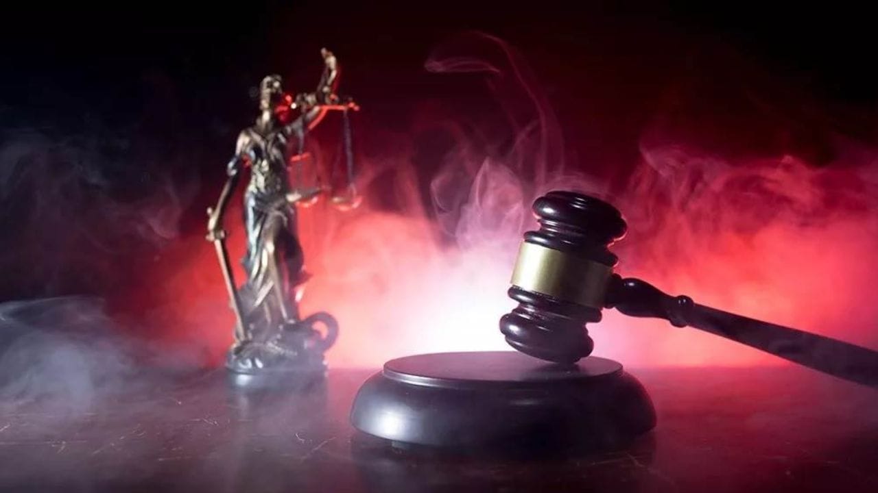 કેટલા જૂના ચલણ પર થાય છે સુનાવણી? : જે ચલણ જૂના છે તે કોર્ટમાં પહોંચી ગયા છે. લોકો ચલણ લઈને જ લોકઅદાલતમાંમાં જાય છે જેથી તેઓ કોર્ટમાં જવાથી બચી શકે. લોક અદાલતમાં કોર્ટમાં જતા પહેલા ચલણ ક્લિયર કરવામાં આવે છે. લોક અદાલતમાં જે કેસોનો નિકાલ થતો નથી તે કોર્ટમાં જાય છે. લોક અદાલતમાં માત્ર અમુક પસંદગીના કેસોની સુનાવણી અને નિર્ણય લેવામાં આવે છે.