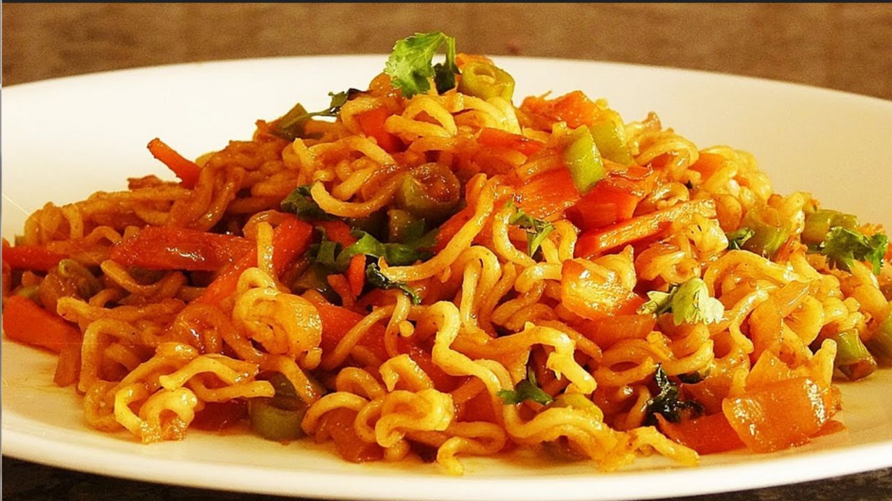 આ નિર્ણય ભારત અને સ્વિટ્ઝર્લેન્ડ વચ્ચેના ડબલ ટેક્સેશન એગ્રીમેન્ટ (DTAA)ની MFN જોગવાઈને સસ્પેન્ડ કરે છે. આ દરજ્જા હેઠળ દેશો એકબીજાને વેપારમાં વિશેષ છૂટ આપે છે. આ દરજ્જો રદ થતાં હવે ભારતીય કંપનીઓએ સ્વિટ્ઝર્લેન્ડમાં વધુ ટેક્સ ચૂકવવો પડશે. MFN સ્ટેટસ રદ થવાને કારણે સ્વિસ કંપનીઓએ પણ ભારતમાં વધુ ટેક્સ ચૂકવવો પડશે. મેગીની પેરેન્ટ કંપની નેસ્લે સ્વિટ્ઝર્લેન્ડની છે. જ્યારે નેસ્લે વધુ ટેક્સ ચૂકવે છે, ત્યારે તેની અસર મેગી પર પણ પડશે. પરિણામે કંપનીએ મેગીની કિંમતમાં વધારો કરવો પડી શકે છે.