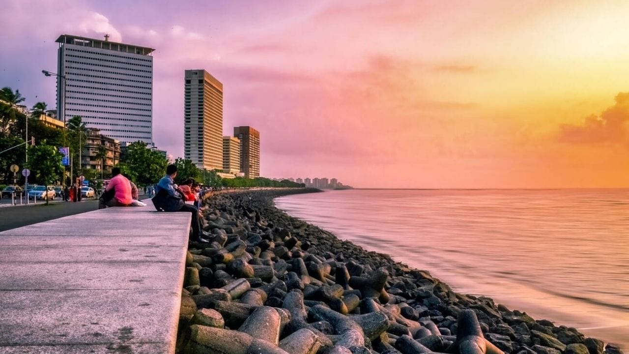 મુંબઈમાં સમુદ્ર અને શાહરૂખ ખાનના ઘર મન્નતની સાથે સાથે ઘણા ઐતિહાસિક કિલ્લાઓ પણ જોવાલાયક છે. જો તમે મુંબઈમાં રહો છો અથવા ત્યાં જવાનું વિચારી રહ્યા છો, તો આ કિલો સમુદ્રની સાથે અને મોટા ફિલ્મ સ્ટાર્સના ઘરો પણ ચોક્કસ જોજો.