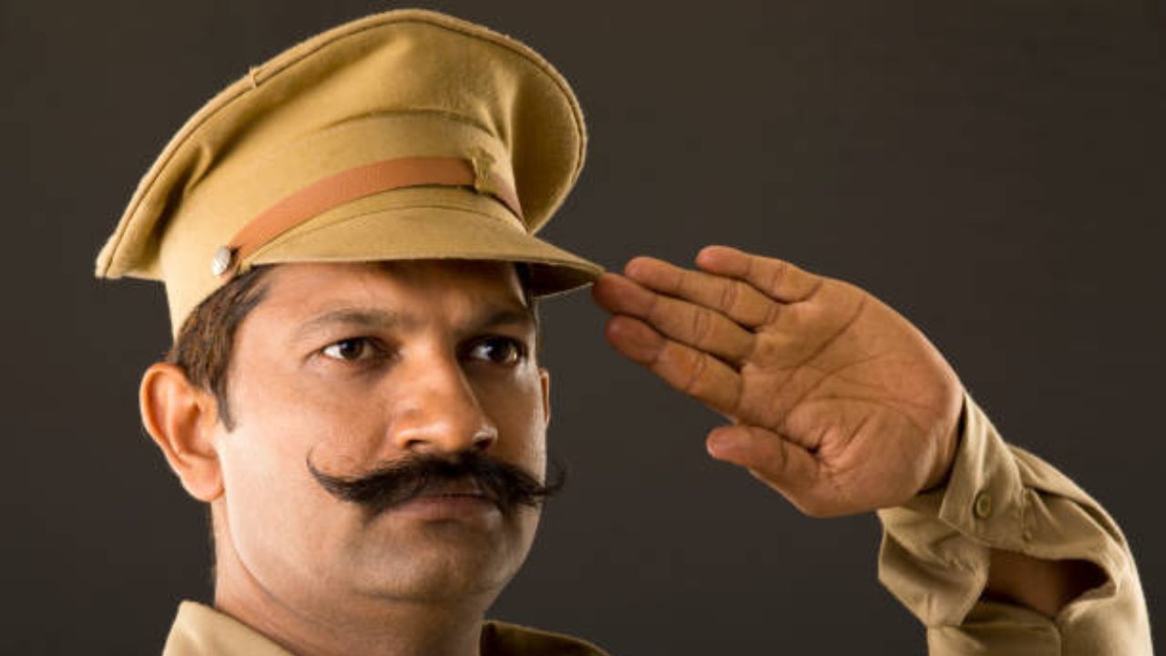 દેશના અલગ-અલગ રાજ્યોમાં દાઢી અને મૂછને લઈને અલગ-અલગ નિયમો હોય છે, કેટલાક રાજ્યોમાં કોઈ સક્ષમ અધિકારી અથવા વરિષ્ઠ અધિકારીની મંજૂરીથી ધાર્મિક કારણોસર દાઢી રાખવાની છૂટ મળે છે. તો ક્યાંક તે સંપૂર્ણપણે પ્રતિબંધિત છે. 