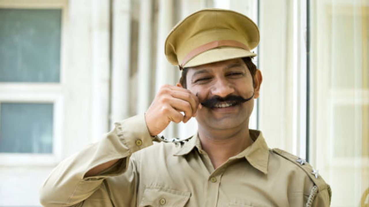 ઉત્તર પ્રદેશ પોલીસ વિભાગના પોલીસકર્મીઓને મોટી મૂછો રાખવા માટે 250 રૂપિયા સુધીનું માસિક ભથ્થું મળે છે. હકીકતમાં આની પાછળનો વિચાર પરંપરાને પુનર્જીવિત કરવાનો છે. કહેવાય છે કે આ પરંપરા અંગ્રેજોના સમયથી ચાલી આવે છે. મૂછ રાખવાને શક્તિ, આદર અને સત્તાનું પ્રતીક માનવામાં આવતું હતું. 