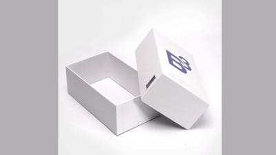 જ્યારે પણ આપણે નવો સ્માર્ટફોન ખરીદીએ છીએ, ત્યારે તેની સાથે એક બોક્સ આવે છે જેમાં ફોન અને તેની સંબંધિત એક્સેસરીઝ પેક હોય છે. આ બોક્સમાં USB કેબલ, ચાર્જર, મેન્યુઅલ અને અન્ય એક્સેસરીઝનો સમાવેશ થાય છે. ઘણી વખત લોકો ફોનને કાઢી નાખ્યા પછી તે બોક્સને નકામું સમજીને તેને ફેંકી દે છે, પરંતુ આવું કરવું મોટી ભૂલ હોઈ શકે છે.