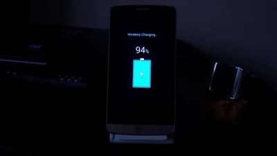 સ્માર્ટફોનમાં બેટરી સૌથી મહત્વની વસ્તુ છે. તેના વિના ફોન કંઈ નથી. બેટરી વિના, એક કોલ કરવો તો દૂર, તમે ફોન પણ ઓન નથી કરી શકતા. આજકાલ ફોનની બેટરી થોડી પણ ઓછી થઈ જાય તો લોકો તેને તરત જ ચાર્જિંગ પર લગાવી દે છે. તે લોકો માને છે કે જો ફોનની બેટરી 100 ટકા હોય તો તે લાંબો સમય ચાલશે અને તેમાં કોઈ અડચણ નહીં આવે. કેટલાક લોકો તેમના ફોનને રાતભર ચાર્જ કરવા માટે છોડી દે છે. આ એટલા માટે છે કે તેઓના ફોનમાં સંપૂર્ણ ચાર્જિંગ થયેલુ મળે.