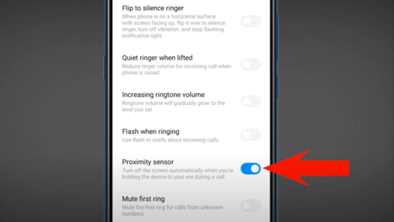 અહીં તમને એક ઓપ્શન દેખાશે Proximity sensor જેને તમારે બંધ કરી દેવાનું રહેશે અને આટલુ કરતા જ તમારા ફોનમાં આવતા કોલ સ્ક્રિન પર દેખાવા લાગશે. આ એક ખુબ જ સરળ રીત છે આ સમસ્યાથી બચવાની.