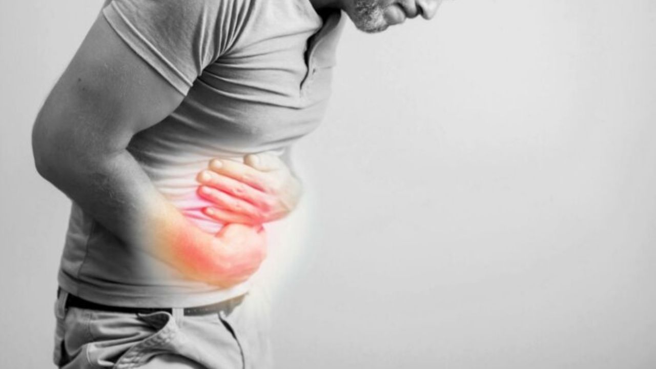 જો પ્રોટીન યોગ્ય રીતે પચતું નથી, તો વ્યક્તિને કબજિયાત, અપચો, પેટનું ફૂલવું વગેરે જેવી સમસ્યાઓનો સામનો કરવો પડી શકે છે. 