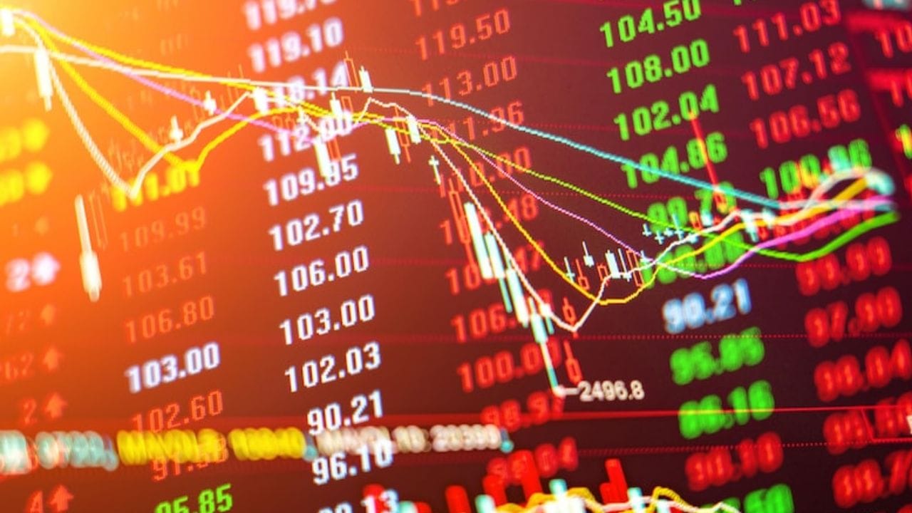 બીજી તરફ, JSW સ્ટીલનો શેર આજે મહત્તમ 1.57 ટકાના ઘટાડા સાથે ખૂલ્યો હતો. ટાટા સ્ટીલ 1.13 ટકા, અલ્ટ્રાટેક સિમેન્ટ 0.84 ટકા, ઇન્ફોસીસ 0.75 ટકા, ટાઇટન 0.69 ટકા, મહિન્દ્રા એન્ડ મહિન્દ્રા 0.49 ટકા, બજાજ ફિનસર્વ 0.48 ટકા, ટેક મહિન્દ્રા 0.48 ટકા, બજાજ ફાઇનાન્સ 0.46 ટકા, સુનિશ્ચિત 0.46 ટકા ટકા , ઇન્ડસઇન્ડ બેન્કના શેર 0.30 ટકા, TCS 0.24 ટકા, લાર્સન એન્ડ ટુબ્રો 0.23 ટકા, ITC 0.21 ટકા, એક્સિસ બેન્ક 0.18 ટકા, સ્ટેટ બેન્ક ઓફ ઇન્ડિયા 0.12 ટકા, ICICI બેન્ક 0.07 ટકા, HD06 ટકા અને HCL ટેક ઓપન સાથે 0.02 ટકા ઘટ્યો હતો.