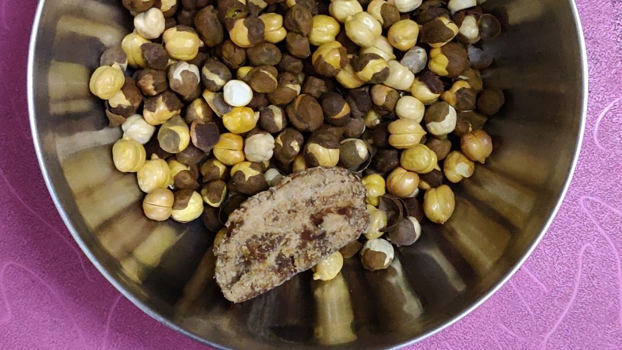 આયુર્વેદ નિષ્ણાત ડૉ.કિરણ ગુપ્તા કહે છે કે શિયાળામાં ગોળ અને ચણા એકસાથે ખાવાનું શ્રેષ્ઠ માનવામાં આવે છે. તેનાથી શરીરને ચોક્કસ તત્વો મળે છે અને શરીરમાં ગરમી પણ જળવાઈ રહે છે.