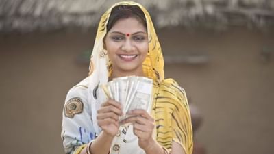 લખપતિ દીદી યોજના એ એક વિશિષ્ટ હથિયાર છે જે મહિલાઓને સ્વતંત્ર અને આર્થિક રીતે સશક્ત બનાવવા માટે શરૂઆત કરવામાં આવી છે. આ યોજના દ્વારા સરકાર 3 કરોડ મહિલાઓને લખપતિ બનાવવાના મકસદ સાથે, તેમને વિના વ્યાજ લોન આપશે. આ યોજના 'સેલ્ફ હેલ્પ ગ્રુપ' સાથે સંકળાયેલી છે, જેમાં મુખ્યત્વે મહિલાઓ જોડાયેલી હોય છે.