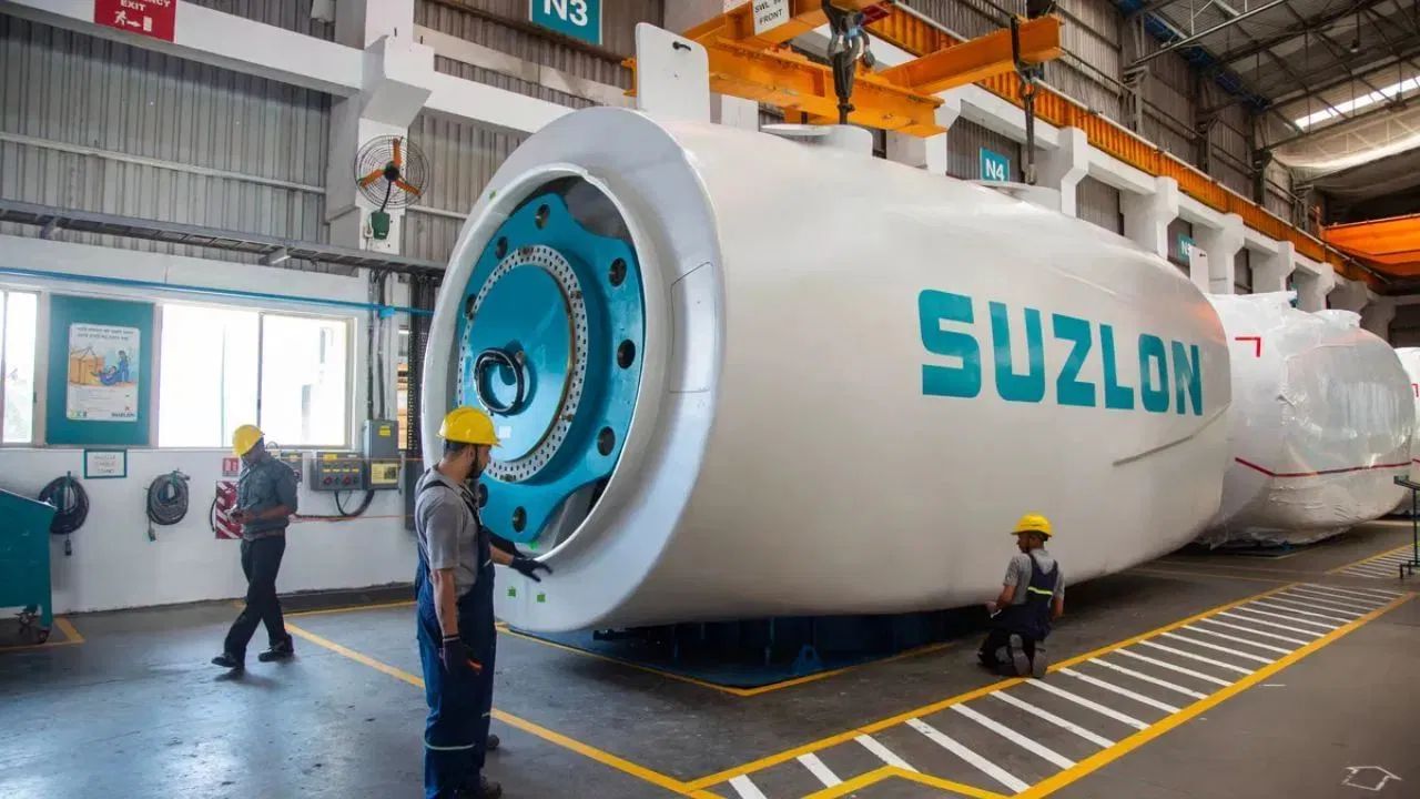 Suzlon Energy Share: સુઝલોન એનર્જી લિમિટેડનો શેર મંગળવારે 5% વધીને રૂ. 61.82 પર પહોંચ્યો હતો. છેલ્લા કેટલાક ટ્રેડિંગ દિવસોથી શેર સતત ઘટી રહ્યા હતા. સોમવારે સતત ત્રીજા સત્રમાં ઘટ્યા પછી નવા વર્ષમાં સ્ટોક 9% થી વધુ તૂટ્યો હતો. 2024 માં અદભૂત રેલી પછીના વર્તમાન ઘટાડાથી રોકાણકારોએ અનુમાન લગાવ્યું છે કે શું મલ્ટિબેગર સ્ટોક માટે વધુ કરેક્શન સ્ટોરમાં છે.આવો જાણીએ વિગત...