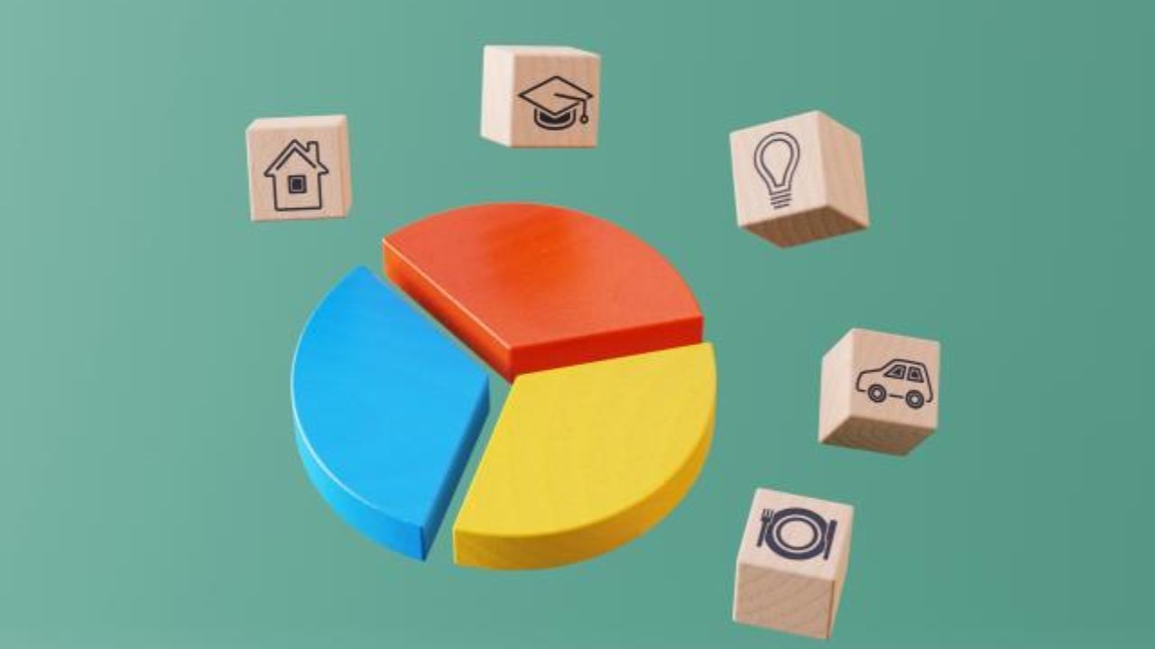 નાણાકીય વર્ષ 2025 ના પહેલા છ મહિનામાં સર્વિસ સેક્ટરમાં 7.1 ટકાની વૃદ્ધિ થઈ છે. જુલાઈ-નવેમ્બર 2024માં કેન્દ્ર સરકારના મૂડી ખર્ચમાં 8.2 ટકાનો વધારો થયો છે અને તેમાં વધુ વધારો થવાની ધારણા છે.બાહ્ય મોરચે,સ્થિર કિંમતો પર માલસામાન અને બિન-પરિબળ સેવાઓની નિકાસ H1FY25 માં 5.6 ટકા વધી હતી, જ્યારે આયાત 0.7 ટકા વધી હતી.