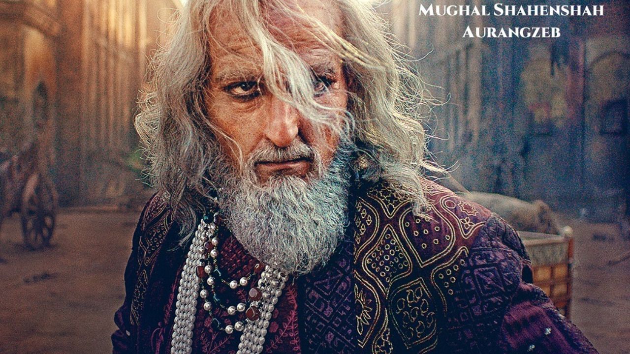 અક્ષય ખન્ના 'દ્રશ્યમ 2' પછી, અક્ષય ખન્ના 'છાવા'માં જોવા મળશે. આ ફિલ્મમાં અભિનેતા ઔરંગઝેબની ભૂમિકા ભજવી રહ્યા છે. આ ફિલ્મ માટે તેમને 2 કરોડ રૂપિયા ફી આપવામાં આવી છે.