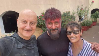 અનુપમ ખેર એવા કલાકારોમાંથી એક છે જેમણે ફિલ્મ ઇન્ડસ્ટ્રીમાં પોતાનું સ્થાન બનાવવા માટે સખત મહેનત કરી હતી. ગરીબ પરિવારના છોકરા માટે 80ના દાયકામાં ફિલ્મી દુનિયામાં પોતાનું સ્થાન બનાવવું સરળ કામ નહોતું.