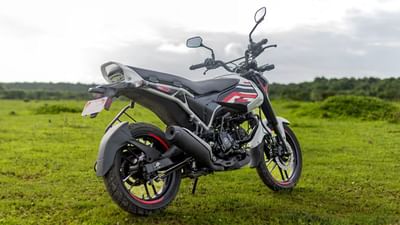 બજાજ ઓટોએ માત્ર દેશની જ નહીં દુનિયાની  પ્રથમ CNG બાઇક લોન્ચ કરીને ઇતિહાસ રચ્યો છે. બજાજની આ CNG મોટરસાઇકલ ફ્રીડમ 125 લોકોને ખૂબ જ પસંદ આવી રહી છે. Bajaj Freedom 125 ગયા વર્ષે જુલાઈ મહિનામાં લોન્ચ કરવામાં આવી હતી.