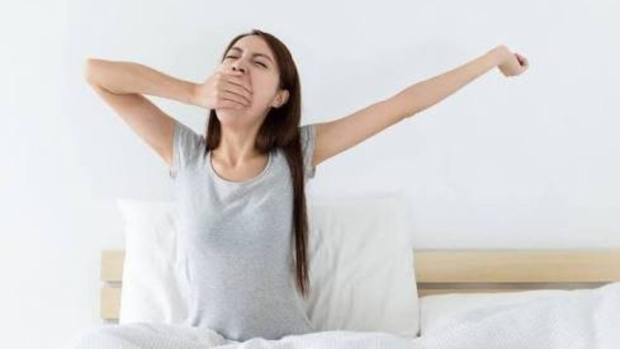 આ એક સરળ પ્રક્રિયા છે પરંતુ તેની પાછળનું વિજ્ઞાન ખૂબ જ રસપ્રદ છે. ખેંચાણથી આપણું શરીર તણાવમુક્ત બને છે અને સ્નાયુઓ ખેંચાય છે. આનાથી લોહીનો પ્રવાહ સુધરે છે અને આપણે તાજગી અનુભવીએ છીએ. આપણે માણસો જ નહી પરંતુ પ્રાણીઓમાં પણ આવું હોય છે. એ એક કુદરતી પ્રક્રિયા છે. જેનાથ શરીર હંમેશા એક્ટિવ રહે છે. ૉ
