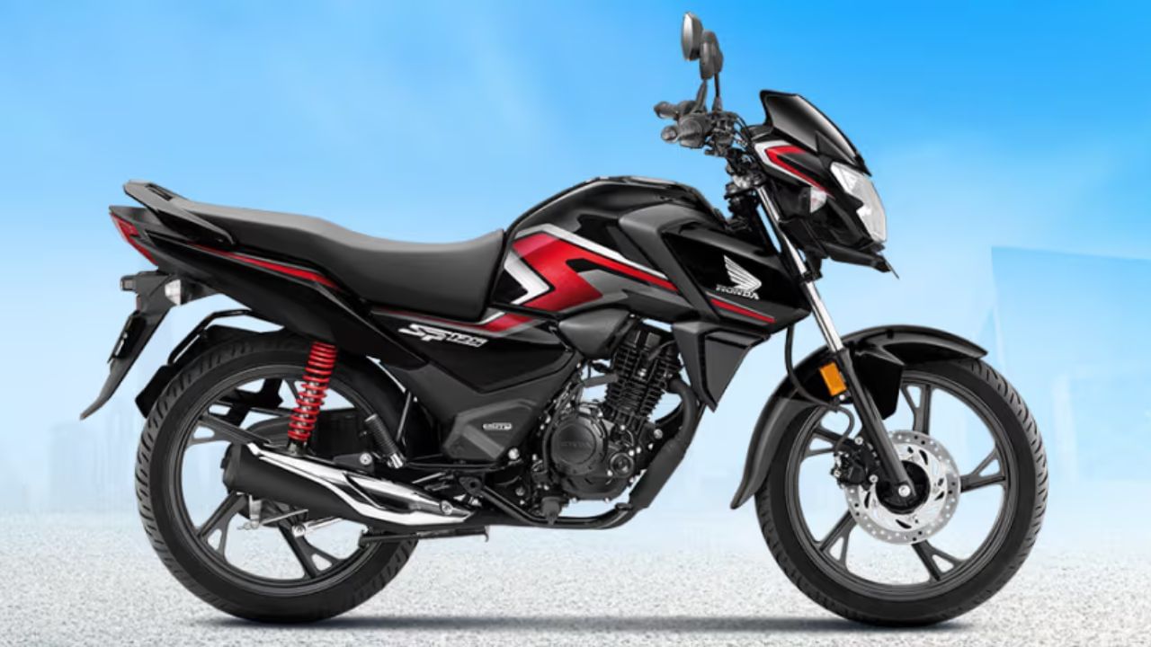 ત્રીજી બાઇક Honda SP 125 છે. ભારતમાં Honda SP 125ની કિંમત  88,345 રૂપિયાથી શરૂ થાય છે, જે 92,345 રૂપિયા સુધી જાય છે. આ Honda બાઈક બે વેરિઅન્ટમાં ઉપલબ્ધ છે, જેમાં Honda SP 125 Drum અને Honda SP 125 ડિસ્કનો સમાવેશ થાય છે. આ બાઇકની માઈલેજ 64 kmpl છે. 